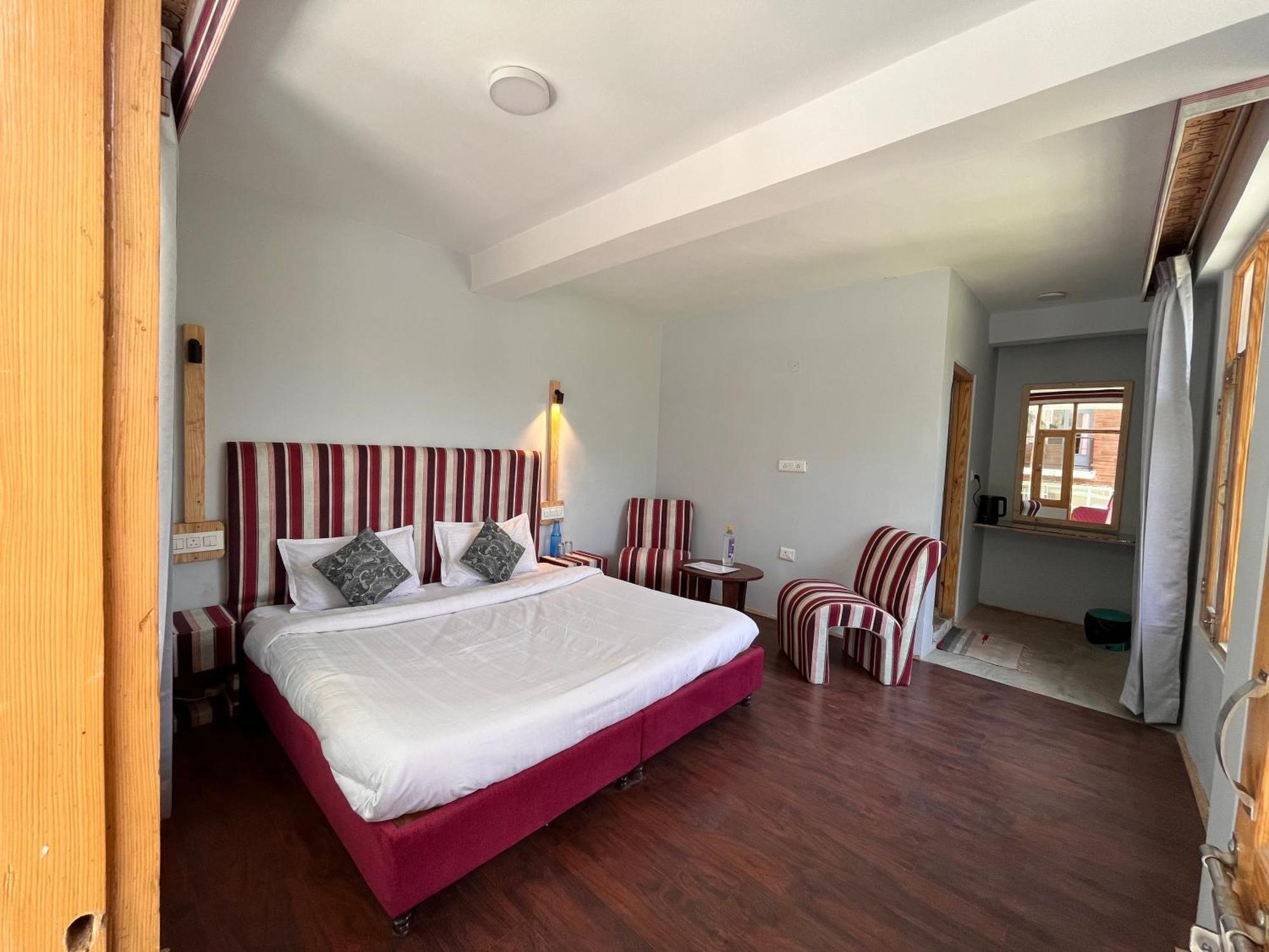 מנאלי Hotel English Rose, #Personal Parking, #Petfriendly, #Garden, #Bonfire Under The Stars מראה חיצוני תמונה