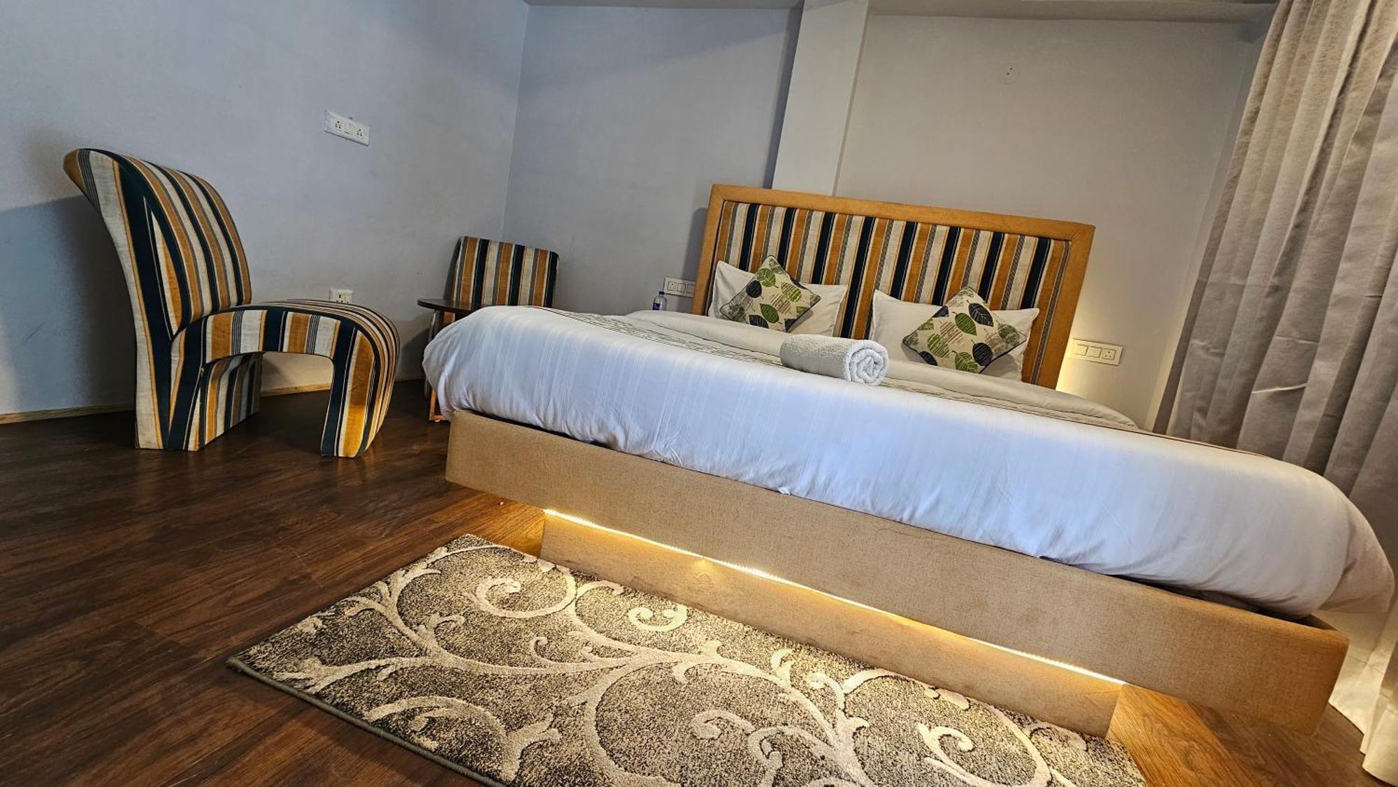 מנאלי Hotel English Rose, #Personal Parking, #Petfriendly, #Garden, #Bonfire Under The Stars מראה חיצוני תמונה